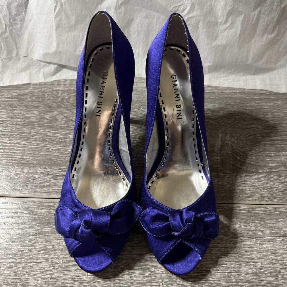 Gianni Bini Purple Satin Peep Toe Bow Pumps Women’s Size 8M Kitten Heels